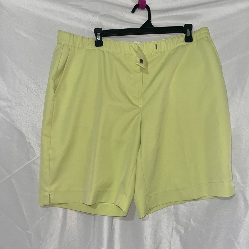 Coral Bay Light Green Women's Golf/ Casual Shorts Size 18